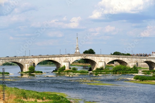 Pont Jacques Gabriel sur la Loire à Blois, Loir-et-Cher, France