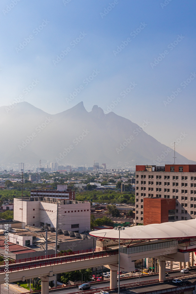 Φωτογραφία MONTERREY, NUEVO LEON / MEXICO - July 11, 2019: A panoramic view of the city of Monterrey during the day