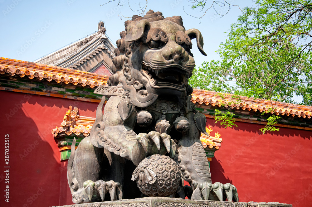 chinese hou statue Tibetan Buddhist temple beijing