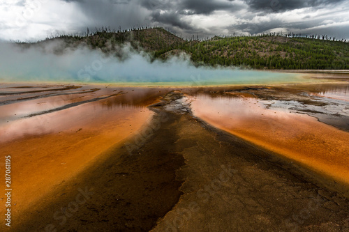 geothermal bacterias at yellowstone national park