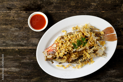 Fried Tilapia with crispy garlic