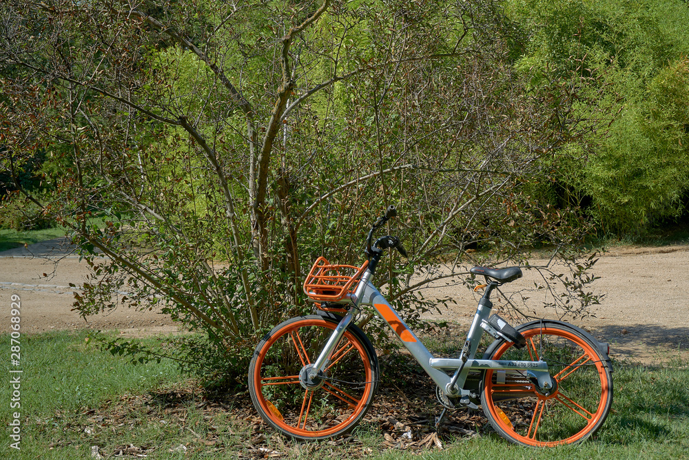 bicicleta esperando para ser usada