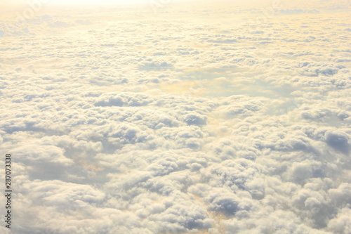 上空 雲の上より空撮