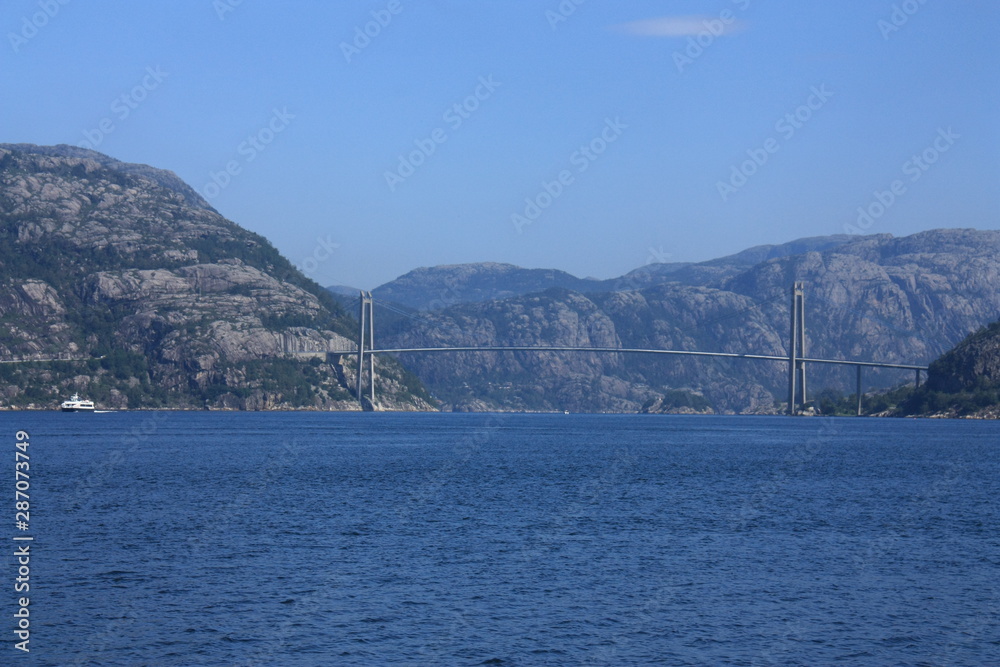 Brücke am Fjord