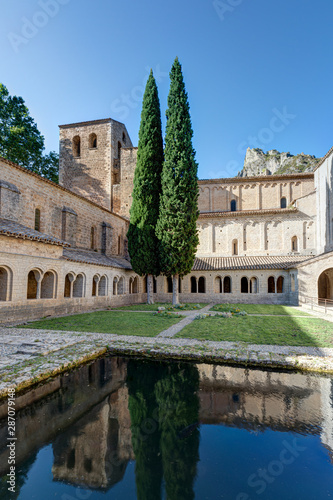 Village de Saint-Guilhem-le-Desert avec sa magnifique abbaye - Herault - Region Occitanie photo