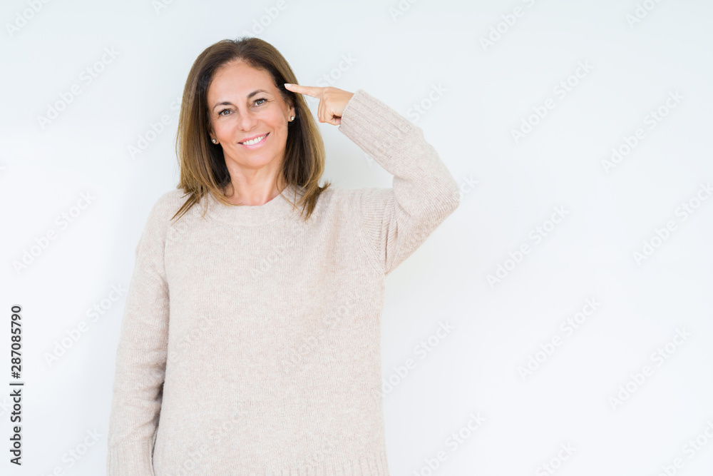 Beautiful middle age woman over isolated background Smiling pointing to head with one finger, great idea or thought, good memory Beautiful middle age woman over isolated background Smiling pointing to head with one finger, great idea or thought, good memory