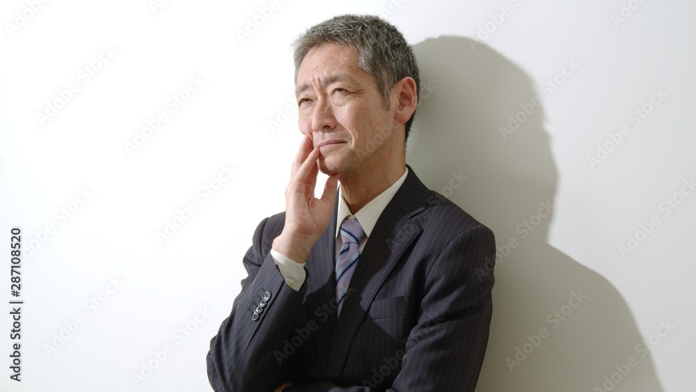 悩む男性 悩む男性