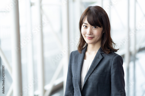 Free Download ビジネスウーマン　ポートレート - GFXLoad