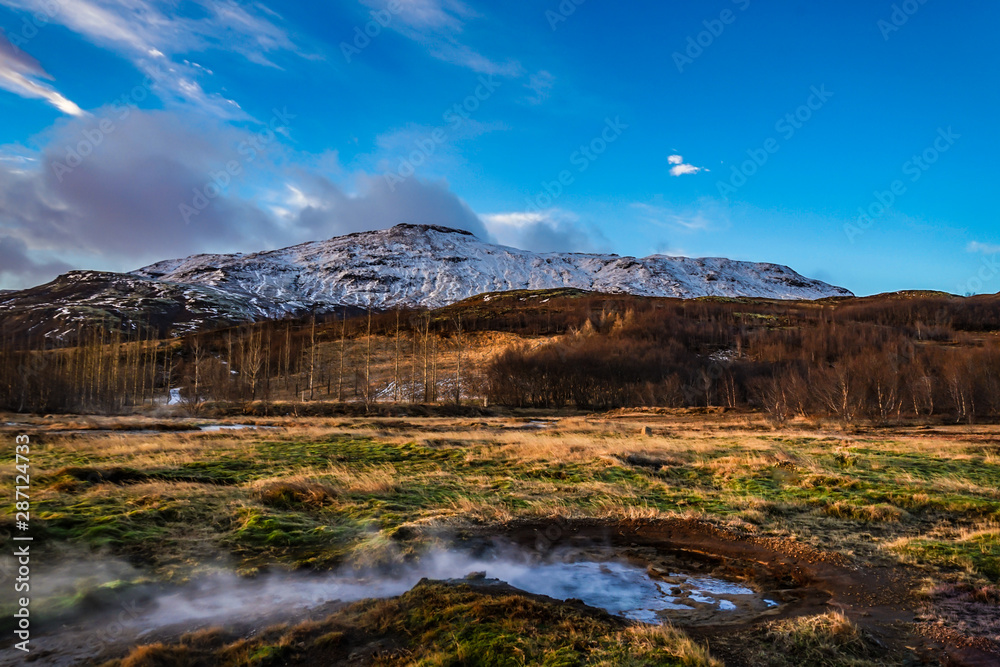 アイスランド・ゲイシールの風景と朝焼け
