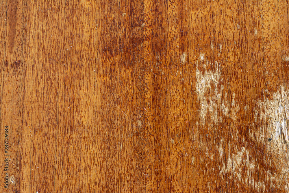 Obraz premium Texture of an old lacquered wooden board with a partially peeling coating