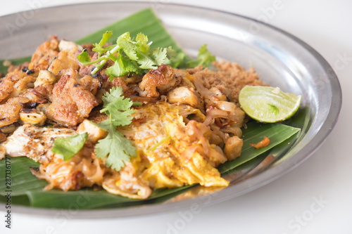 Fried mussel pancakes and Pad Thai in dish