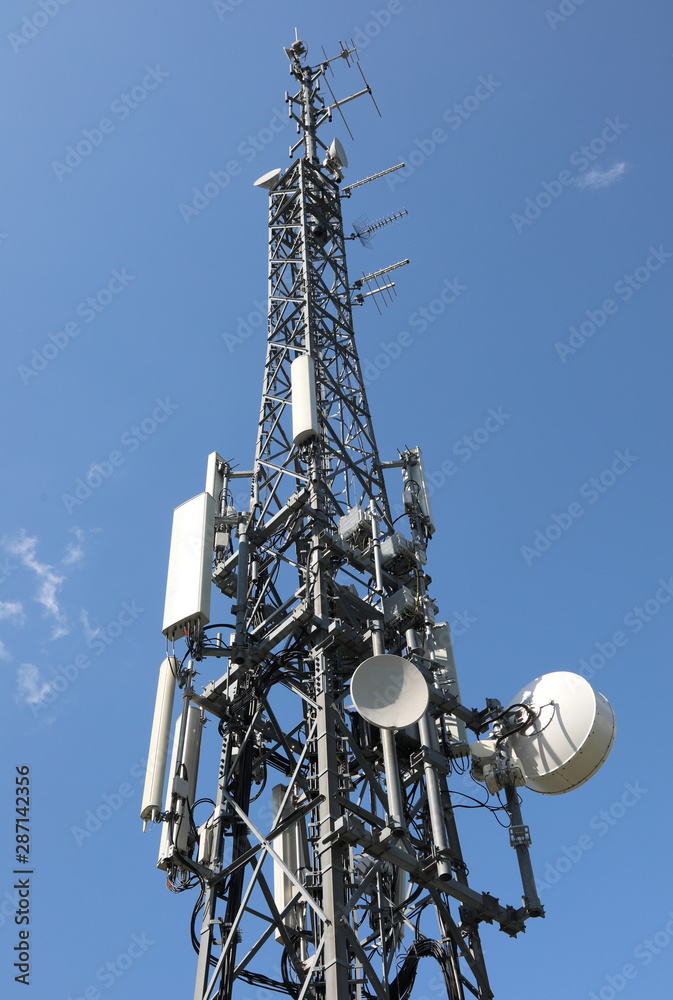 Deatil of Telecommunication Antenna with many repeaters Deatil of Telecommunication Antenna with many repeaters