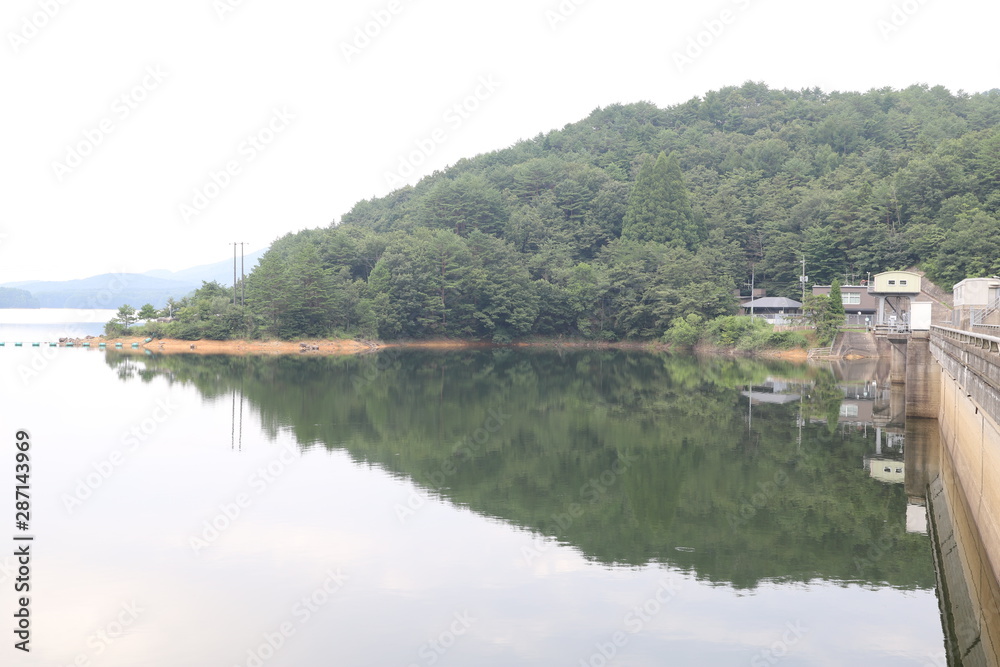 Fototapeta premium 夏の聖湖（広島県）