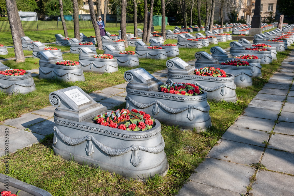 Fototapeta premium Chesme Military Memorial Cemetery, St. Petersburg