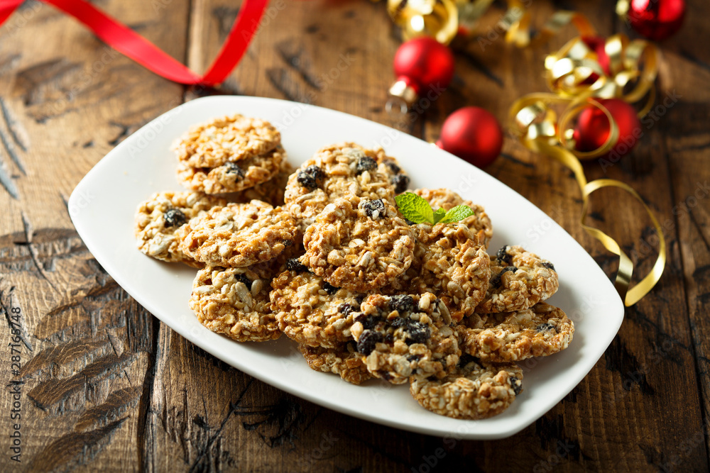 Festive Christmas cookies with raisins Festive Christmas cookies with raisins