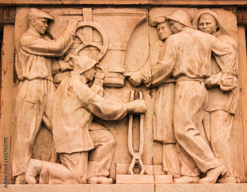 Bas-reliefs in the Moscow metro	