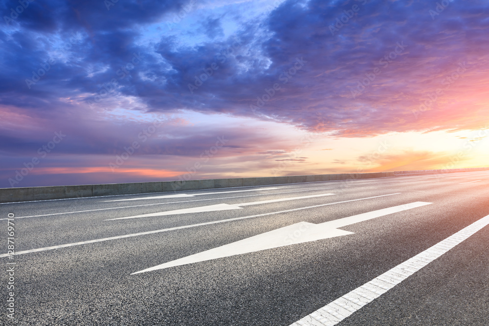 Fototapeta premium Empty asphalt highway and beautiful sky clouds at sunset