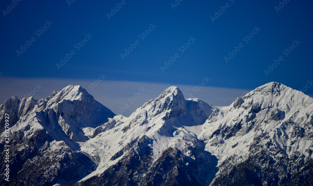 la neve sulle montagne dell'Alpago, Belluno