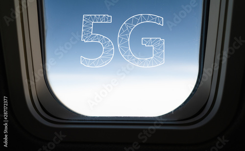Obraz na płótnie 5G technology concept with plane background w salonie