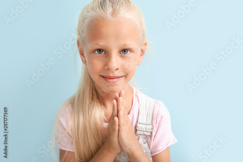 Little girl praying on colo...