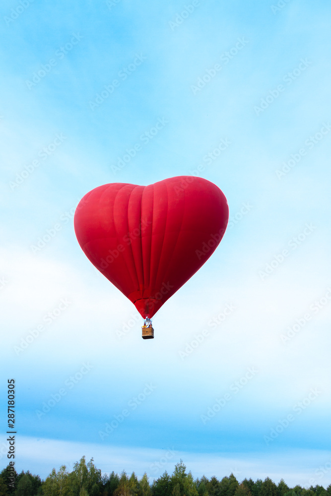 Fototapeta premium Romantic balloon flight. Aeronautics. Close-up.