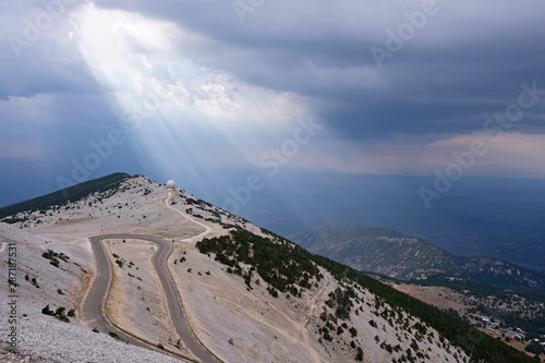 Paysage montagne  orage