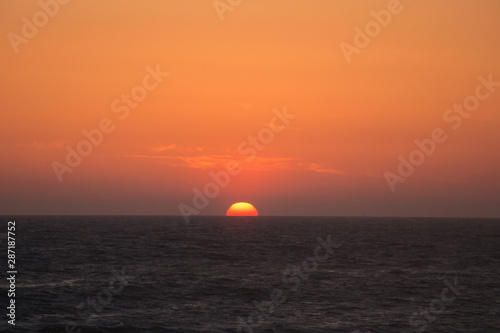 Fototapeta Naklejka Na Ścianę i Meble -  Twilight before the sun sets over Tyrrhenian sea. Amazing sunset.