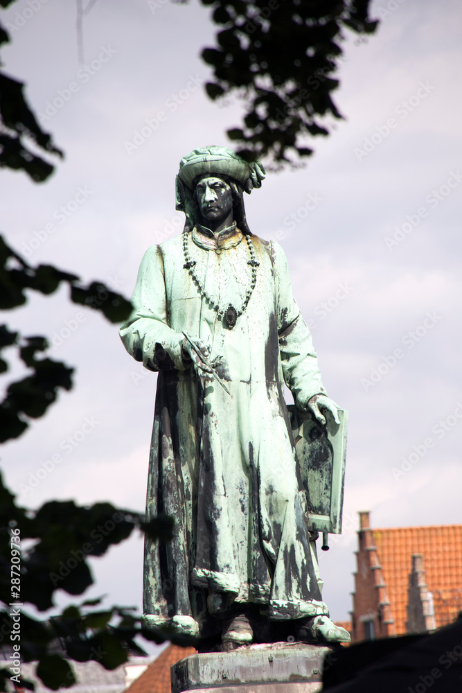 Jan van Eyck-Denkmal am geichnamigen Platz im Hanseviertel