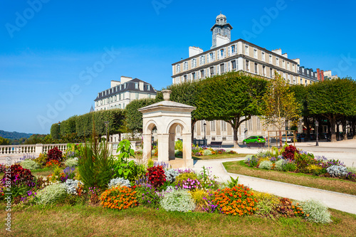 Fountain at Boulevard Pyrenees, Pau photo