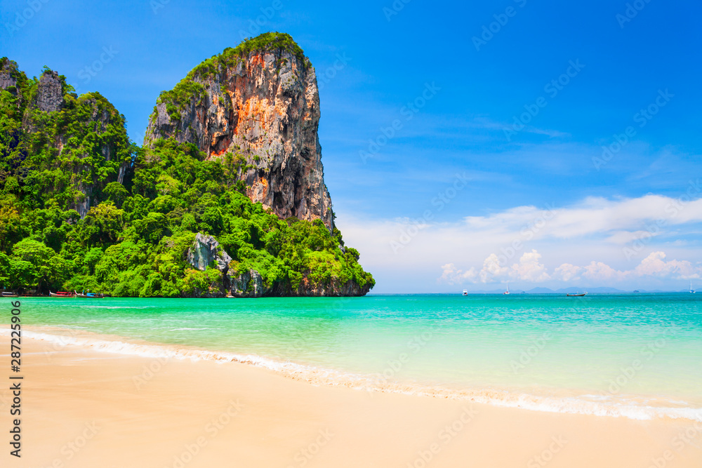 Fototapeta premium Clear water beach in Thailand