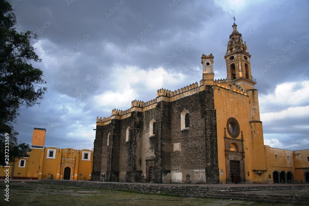 paisaje en Cholula Puebla mostrando iglesia
