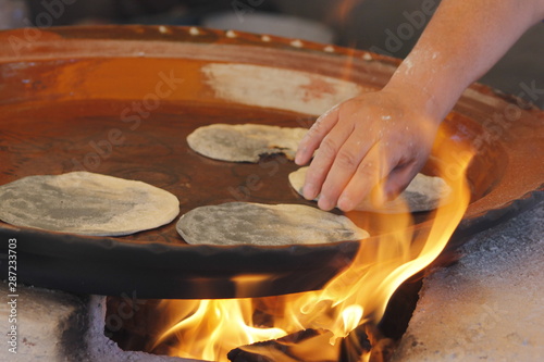 Obraz na płótnie Hands of indigenous women making blue corn dough in a traditional way w salonie