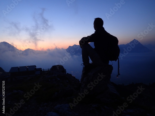 Wanderer im Morgengrauen