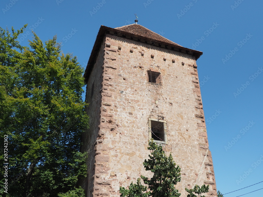 Obraz premium Wissembourg - Weißenburg – Weisseburch - im Elsass - mit mittelalterlichem Stadtkern