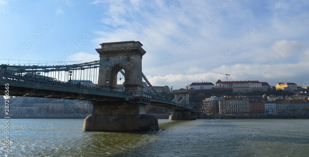 Obraz premium The Szechenyi Chain Bridge over the Danube in Budapest on December 29, 2017.