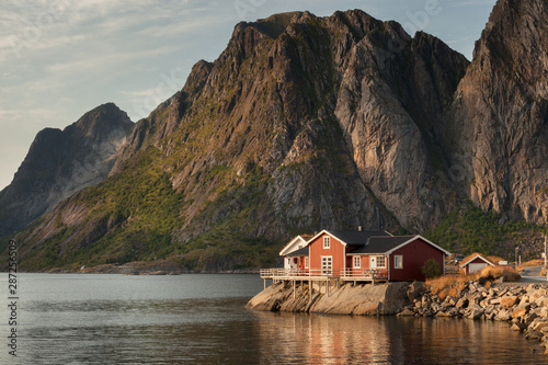 Beautiful litle house in a lake or in a large river © Alernon77