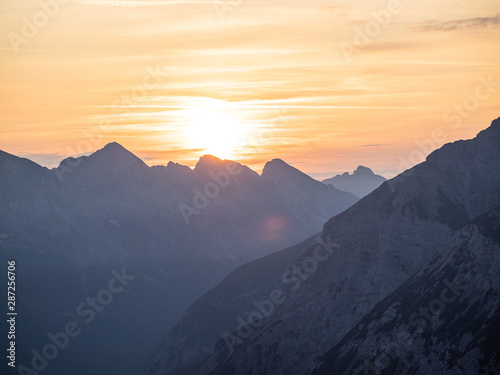 Sonnenaufgang übern Berg