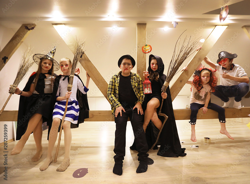 Fototapeta premium kids in Halloween party