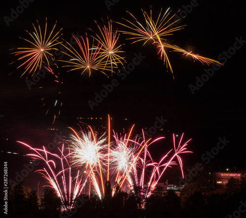 Allassac (Corrèze, France) - Feu d'artifice lors de la fête annuelle photo