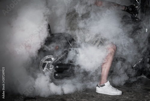 Φωτογραφία Motorcycle Tire Burnout