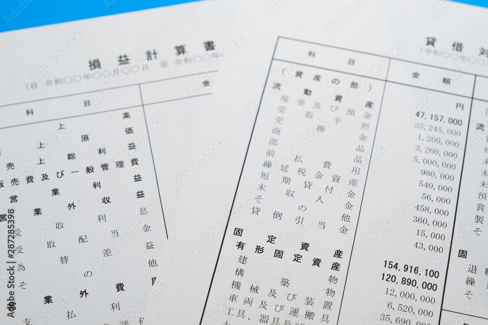 【写真素材】 決算書　ビジネスシーン　貸借対照表　損益計算書　法人　確定申告