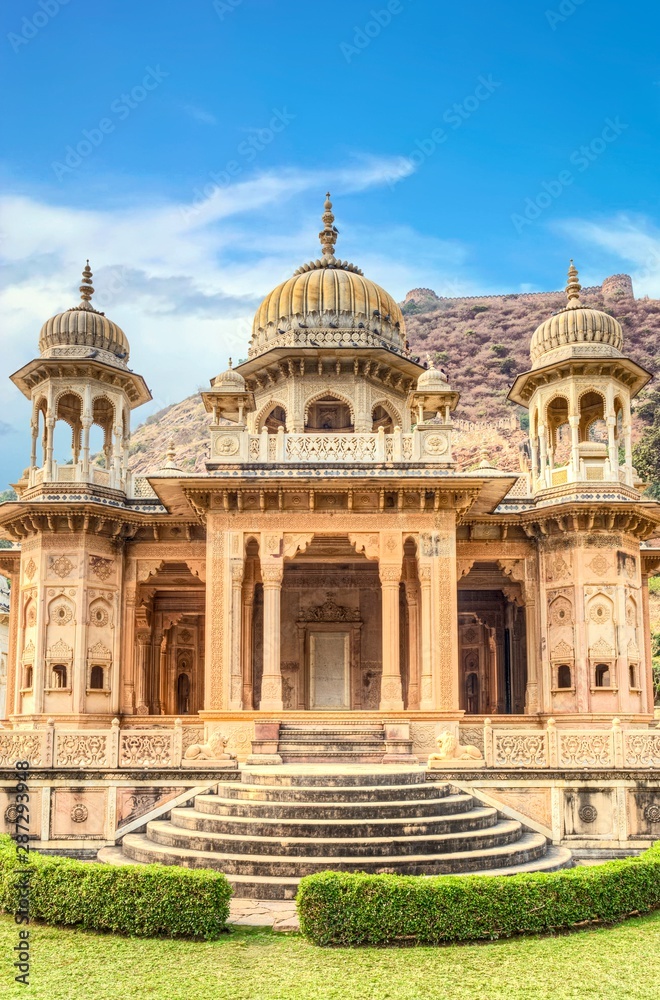 Obraz premium Chhatri of Gaitor, cenotaph for the royal family, Jaipur, Rajasthan, India,