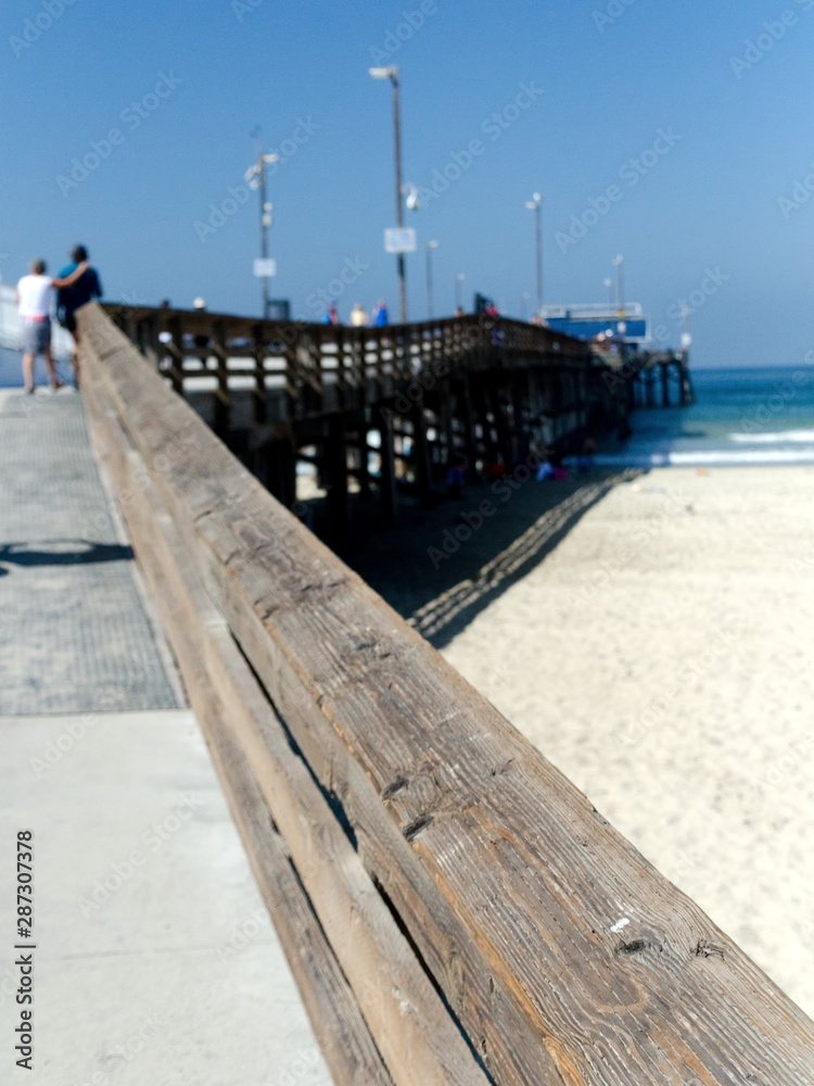 Obraz premium Weathered rail at ramp of Newport Beach Pier