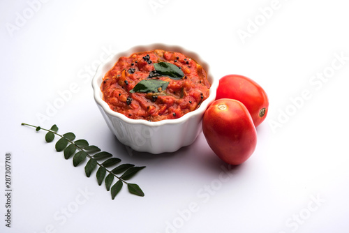 Fototapeta Naklejka Na Ścianę i Meble -  Tomato/tamatar chutney or sauce, served in a bowl. selective focus