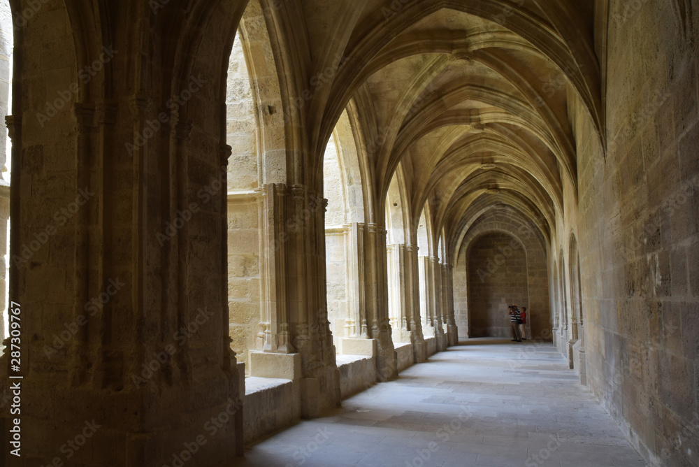 Narbonne, cloître rénové basilique St Just St Pasteur, Aude, Occitanie