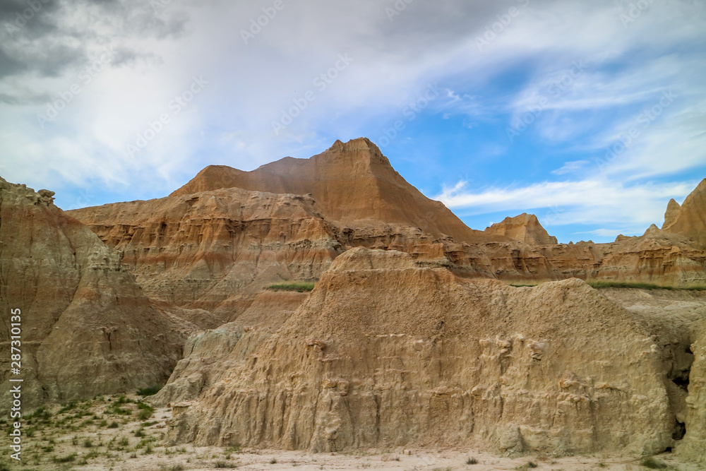 Fototapeta premium Rocky landscape of the beautiful Badlands National Park, South Dakota