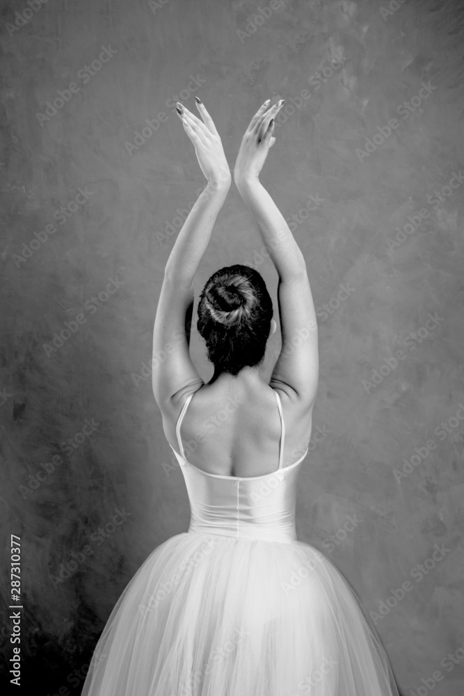 Fototapeta premium Back view grayscale ballerina