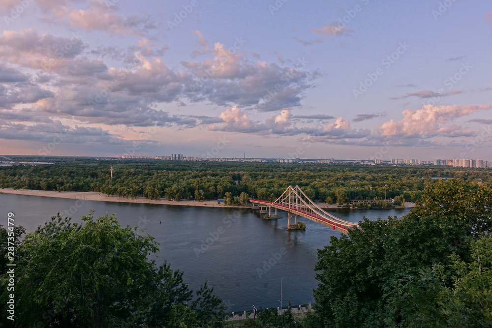 Fototapeta premium Nighttime Kiev. view of the Dnieper at sunset.