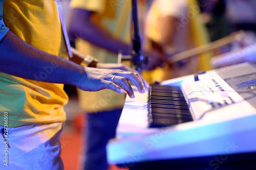 Keyboard player with a hands on keys