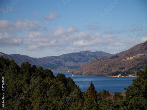 芦ノ湖を望む